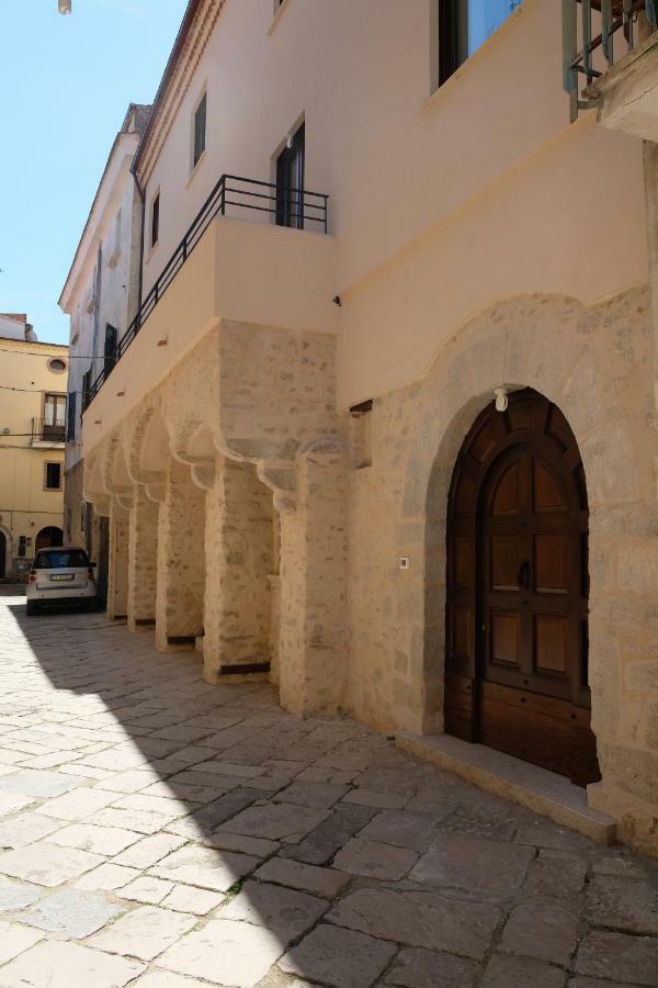 I Vicoli Exclusive Apartments Fondi Bagian luar foto